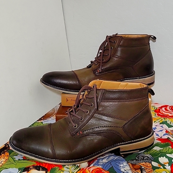 Steve Madden Other - STEVE MADDEN Men's 9 Leather Chukka Boot